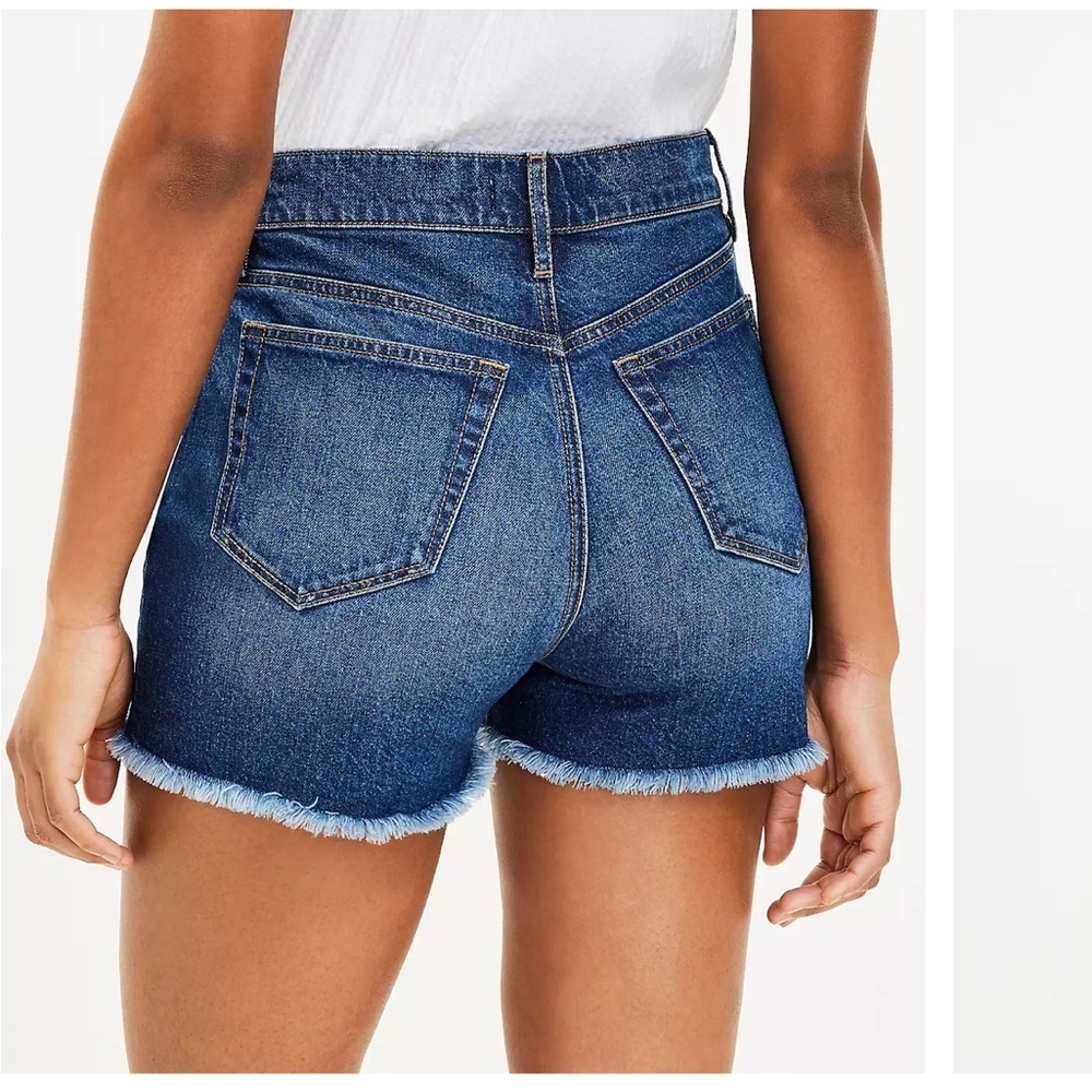 Loft woman’s denim roll shorts size 4 medium wash Jean cut off pre-loved - Picture 5 of 9